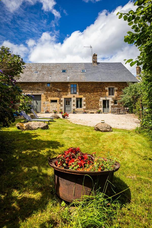 Les Prairies Du Mont - Le Gite De La Chapelle Sougeal Экстерьер фото
